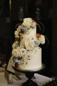 A stunning floral wedding cake with intricate gold details